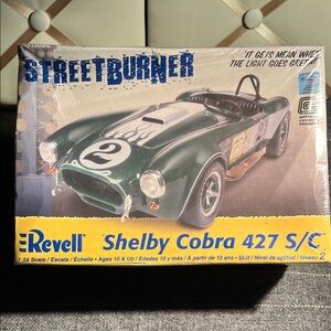 Revell Shelby Cobra 427 S/C
Street Burner
1:24 Model Kit